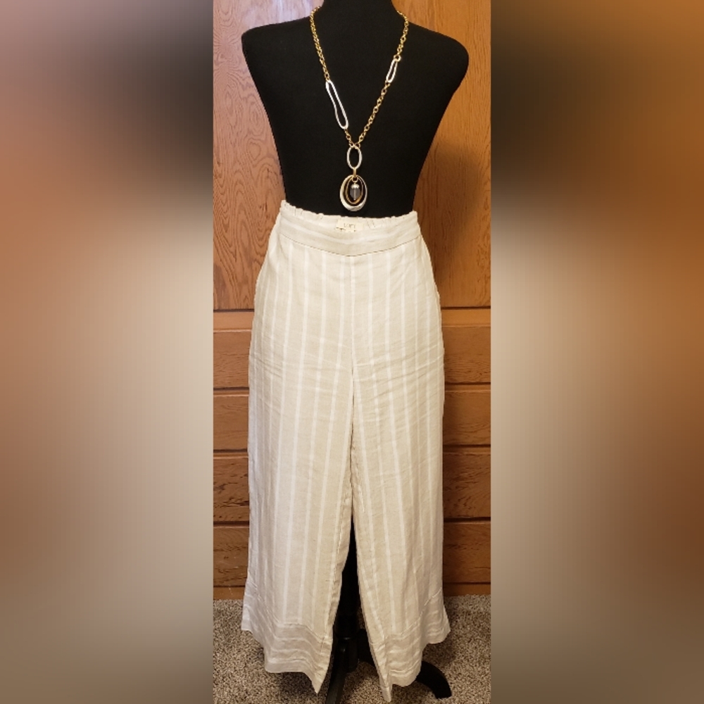 Loft Linen. Tan and White. Fits as Medium. Cuffed just above ankle. Worn once.